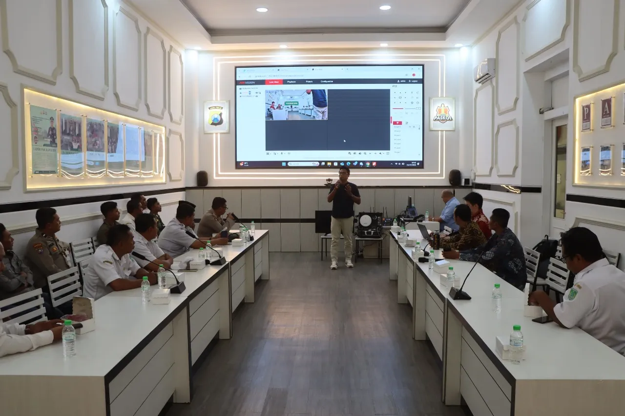 Program 10.000 CCTV Berkelanjutan, Polres Pasuruan Kota Gandeng Prinsipal Tiongkok dan Latih Pemuda Desa