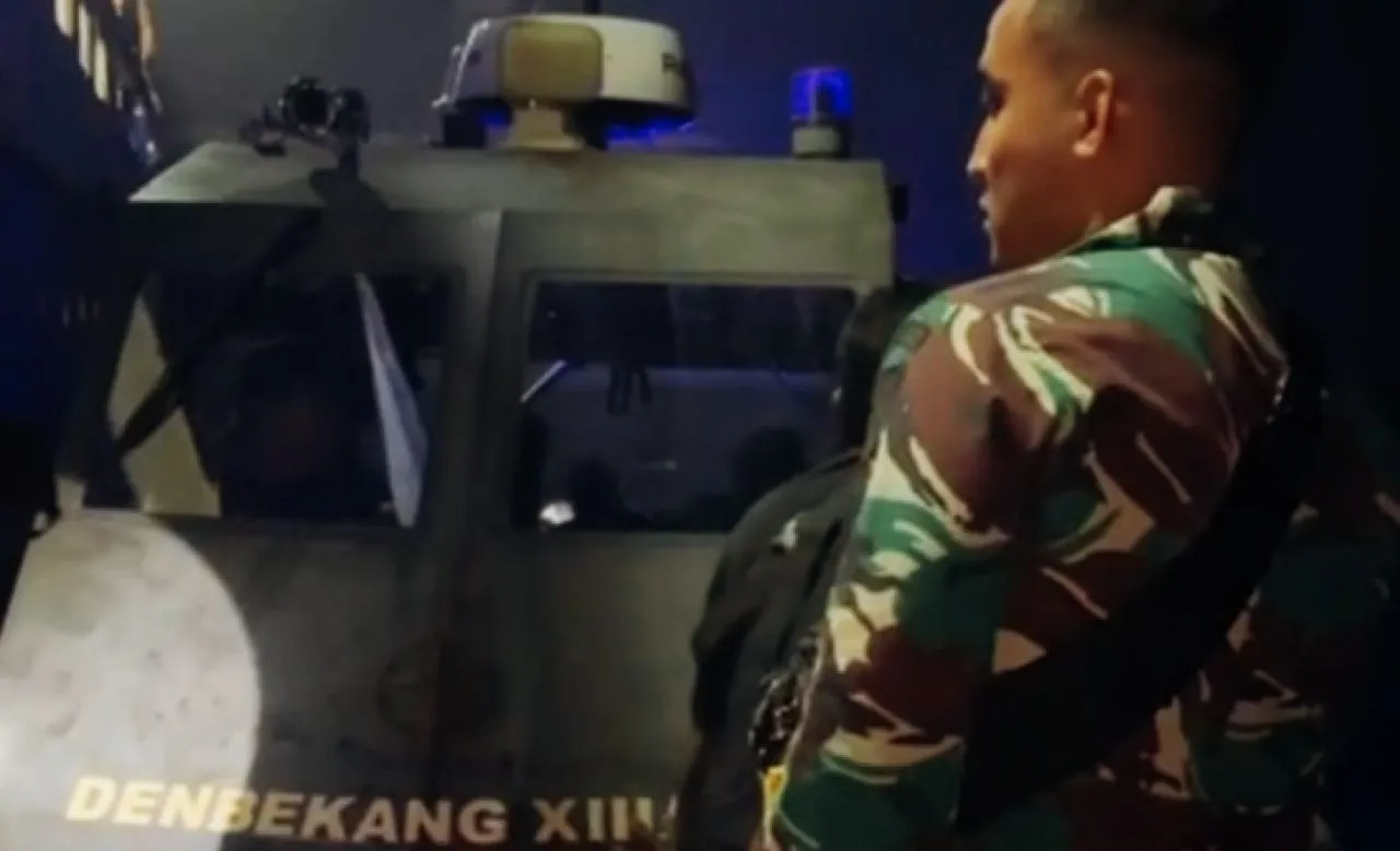 Kodam XIII/Merdeka Kerahkan 4 Unit RIB Evakuasi Korban Kebakaran KM Barcelona V di Perairan Talise