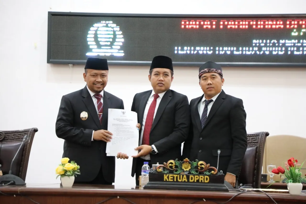 Rapat Paripurna DPRD Sampang: Fokus Pembahasan RAPERDA APBD-P 2025