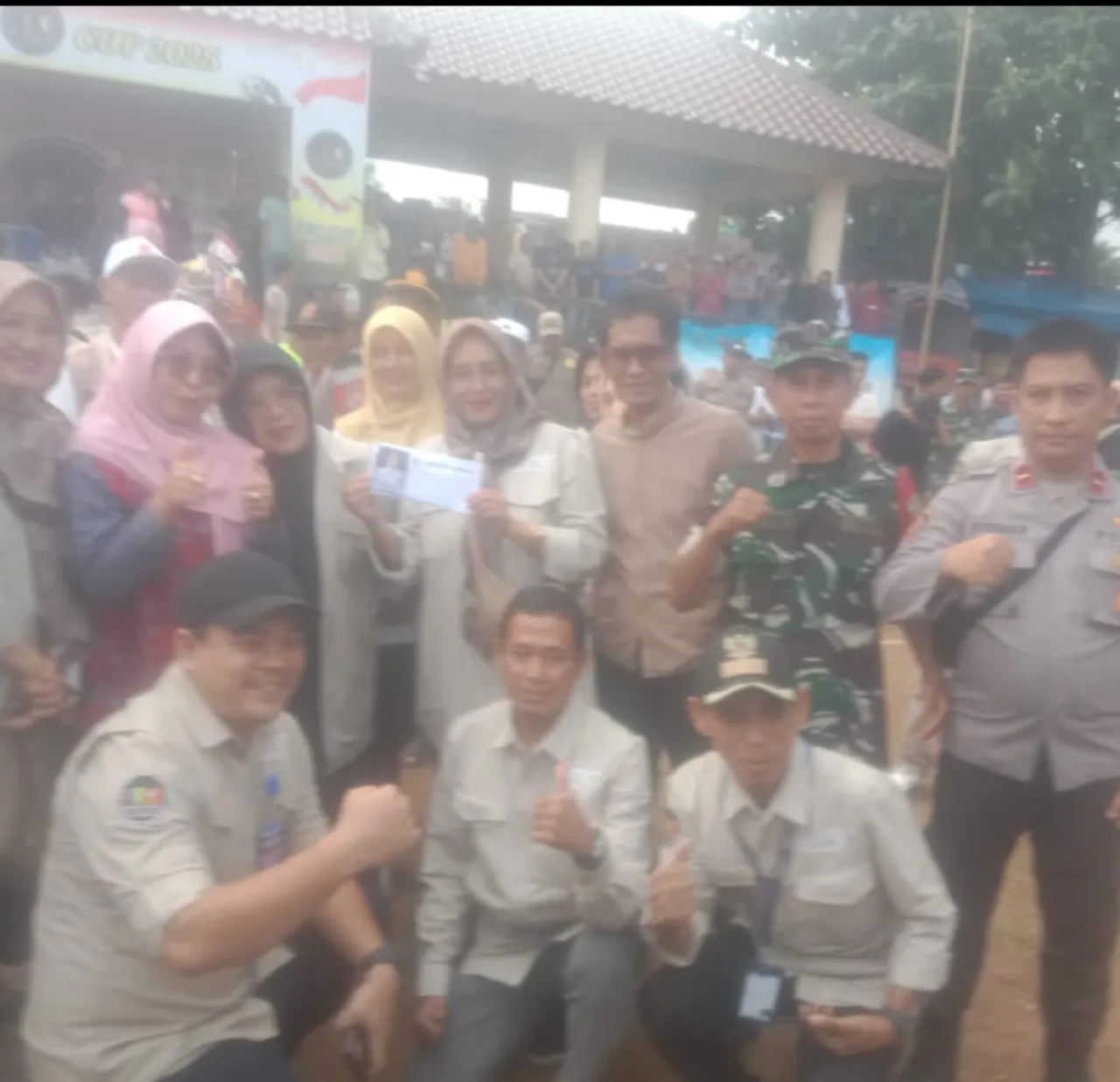 Meriah Turnamen Sepak Bola HUT RI di Lapangan Sukajadi Kecamatan Cibaliung diSambut Antusias Warga