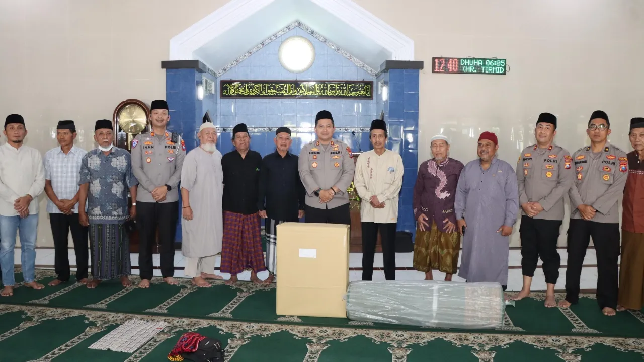 Kapolres Nganjuk Safari Jumat di Masjid Al-Muttaqien, Sosialisasikan Layanan Hotline dan Lapor Kapolres
