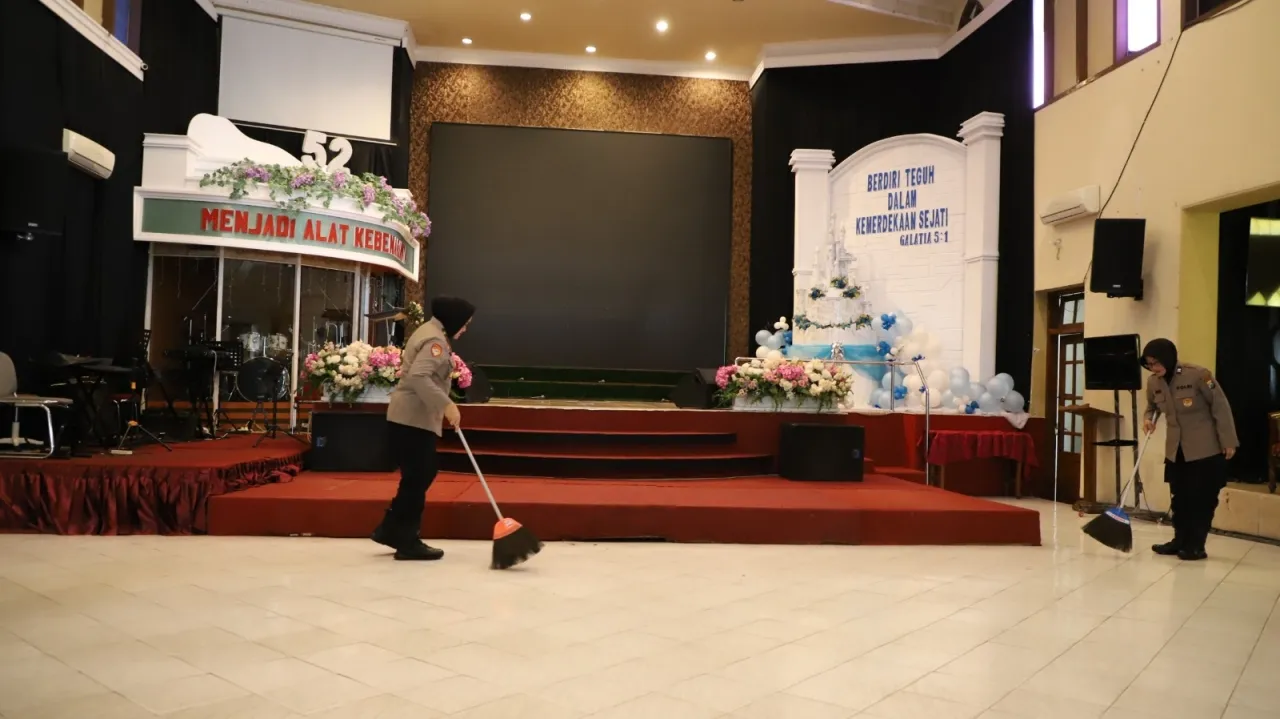 Sambut HUT ke-77, Polwan Polresta Malang Kota Gelar Bakti Religi di Sejumlah Tempat Ibadah