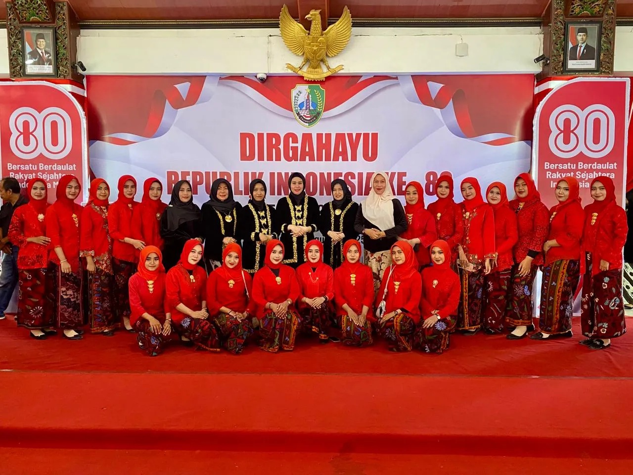Paduan Suara STIKES Sukma Wijaya Meriahkan Upacara HUT ke-80 RI di Pendopo Kabupaten Sampang