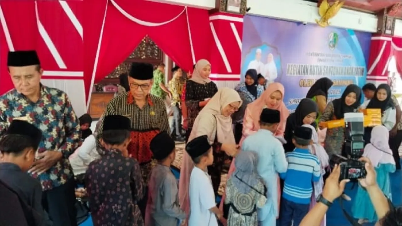Bupati Sampang Santuni Ratusan Anak Yatim Setiap Bulan