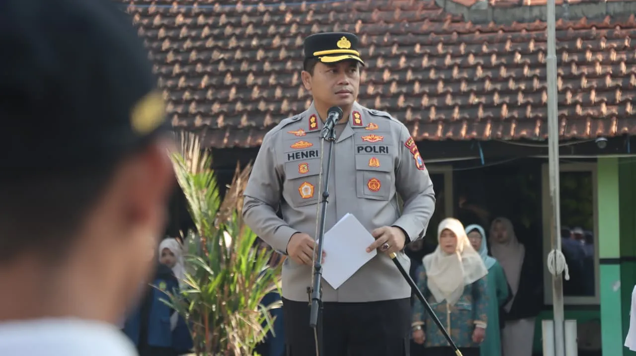 Kapolres Nganjuk Jadi Pembina Upacara di SMKN 1, Ajak Pelajar Tidak Terprovokasi Situasi Terkini