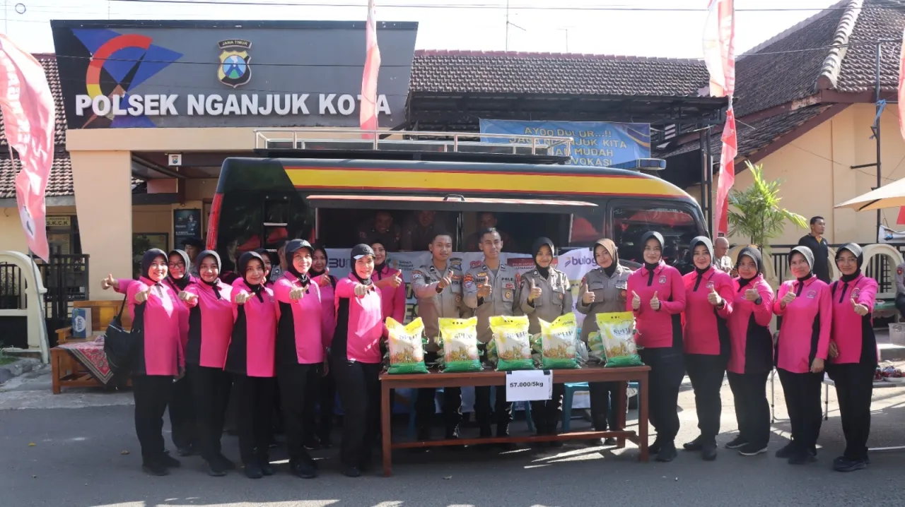 Polres Nganjuk Gelar Pasar Murah di Car Free Day, Beras SPHP Bulog Diserbu Warga
