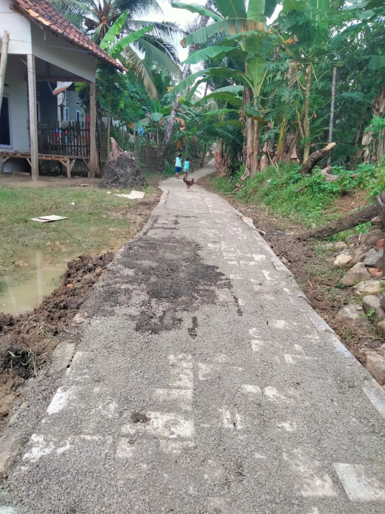 Warga Kampung Erjeruk Sabrang Ucapkan Terima Kasih Atas Pembangunan Jalan Paving Block Dari Dana Banprov