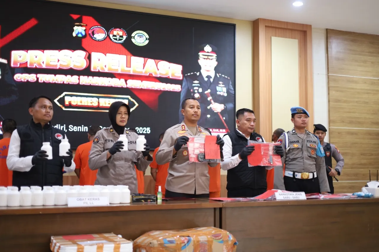 Polres Kediri Berhasil Amankan 16 Tersangka 98,48 gram Sabu dan Ratusan Ribu Okerbaya