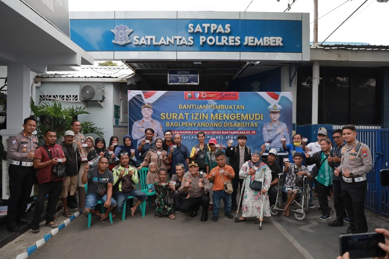 Bahagianya Kaum Difabel Dapat SIM Gratis dari Polres Jember di Hari Lalu Lintas Bhayangkara ke - 70