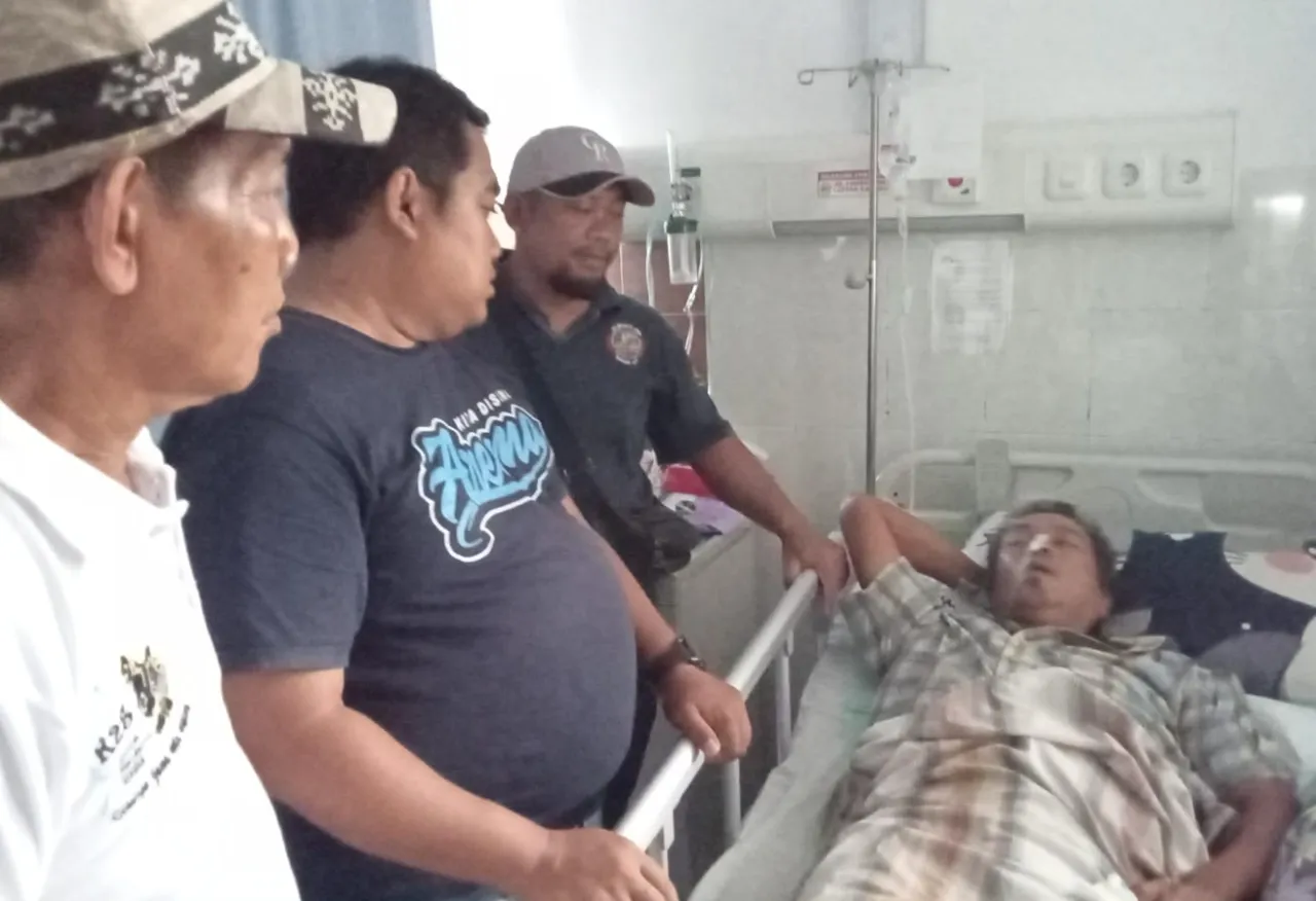 Ikatan Arema NTT Menjenguk Salah Satu Tokoh Penting Organisasi Asal Kota Malang di NTT 