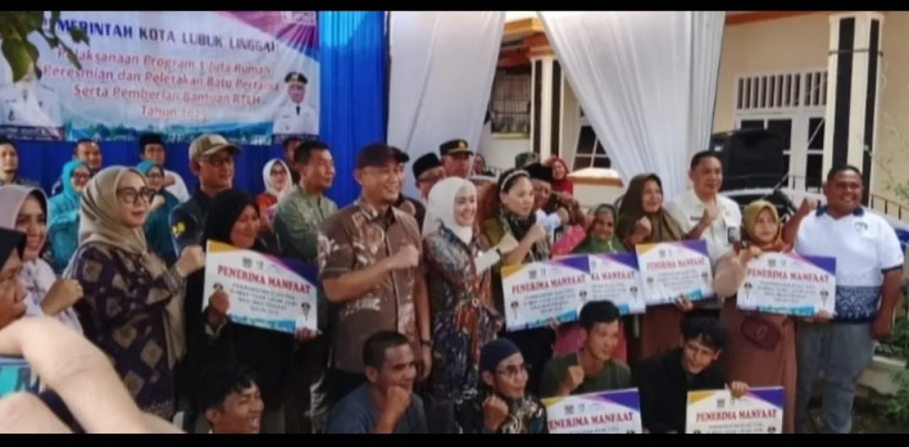 Walikota Lubuklinggau Lakukan Peletakan Batu Pertama Tanda Dimulainya Pembangunan Program Rumah Layak Huni