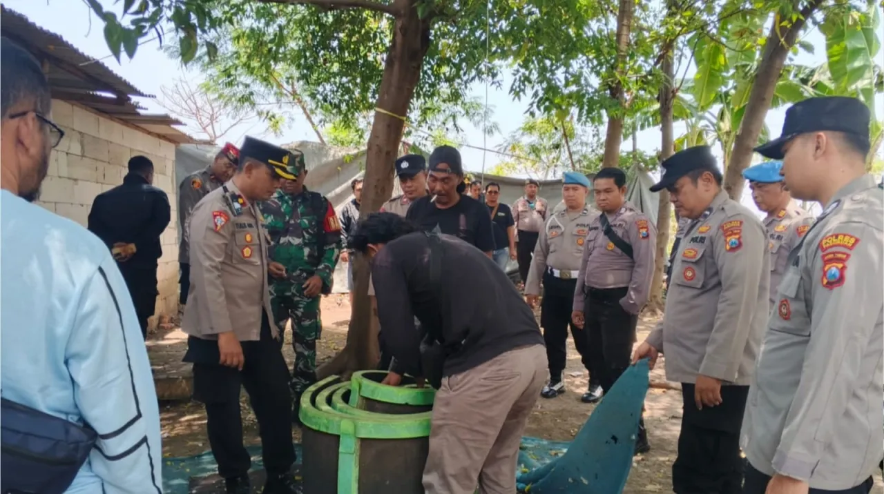 Polres Pasuruan Bersihkan Arena Sabung Ayam di 2 Lokasi, Pemilik Lahan Tanda Tangani Surat Pernyataan