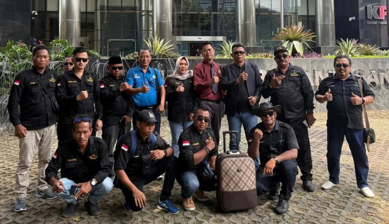 Bawa Satu Koper Bukti ke KPK: LSM HJM Laporkan Dugaan Korupsi 100 Desa di Lamongan dan Dugaan Jual Beli Pokir DPRD