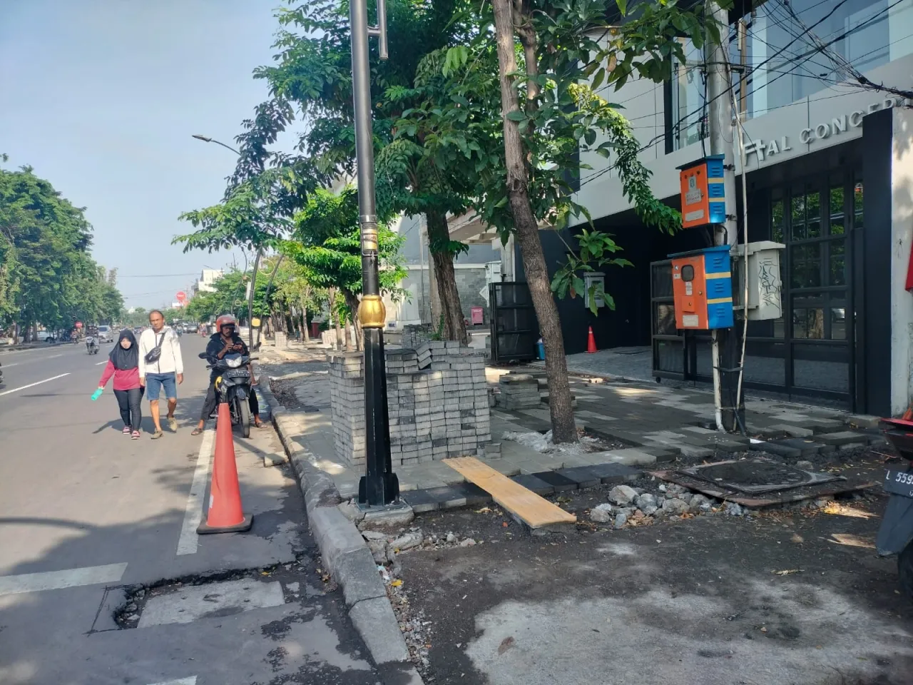Mangkraknya Proyek Revitalisasi Tanpa Papan Nama di Jalan Rajawali Kini Jadi Sorotan Masyarakat 