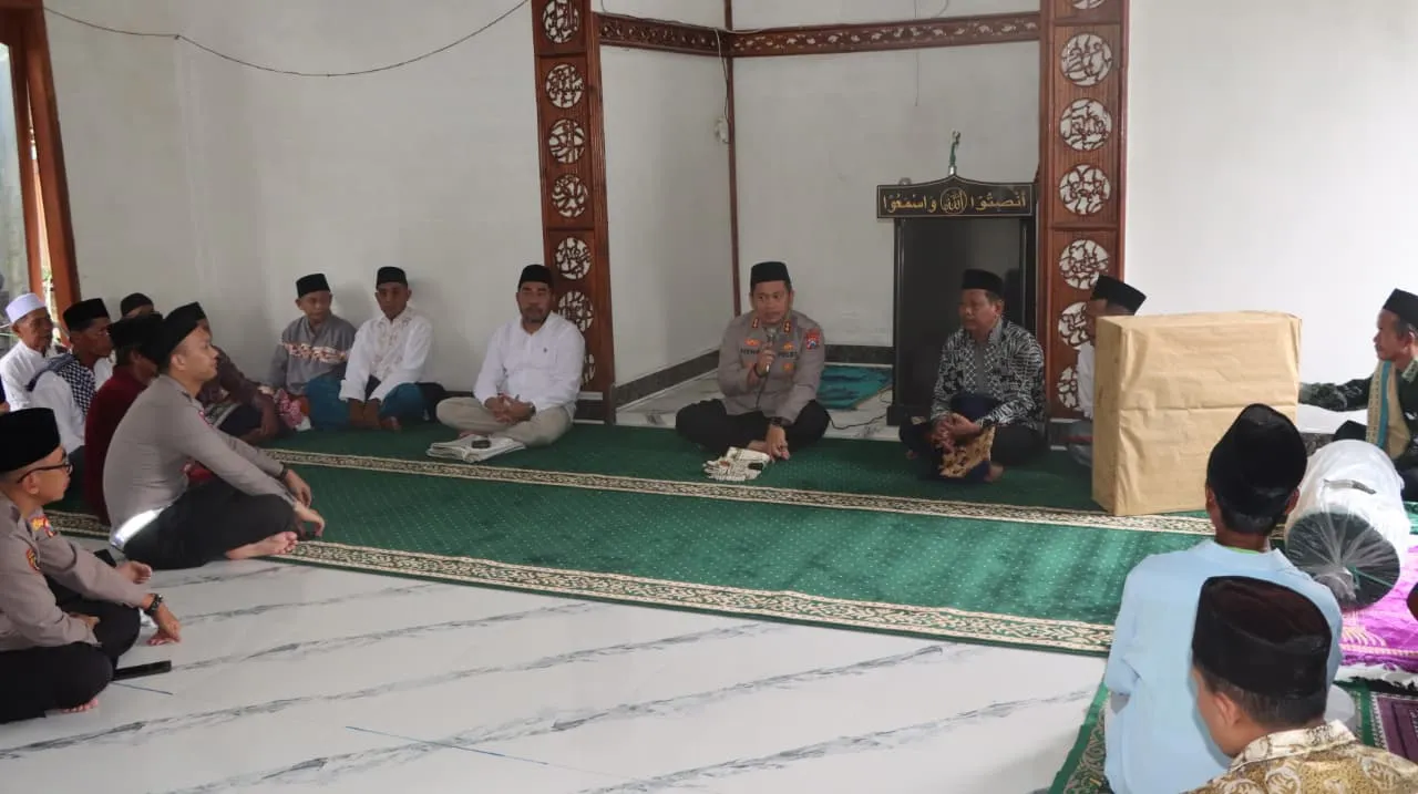 Kapolres Nganjuk Gelar Salat Jumat Berjamaah di Masjid Sabilal Muhtadin Desa Ketandan
