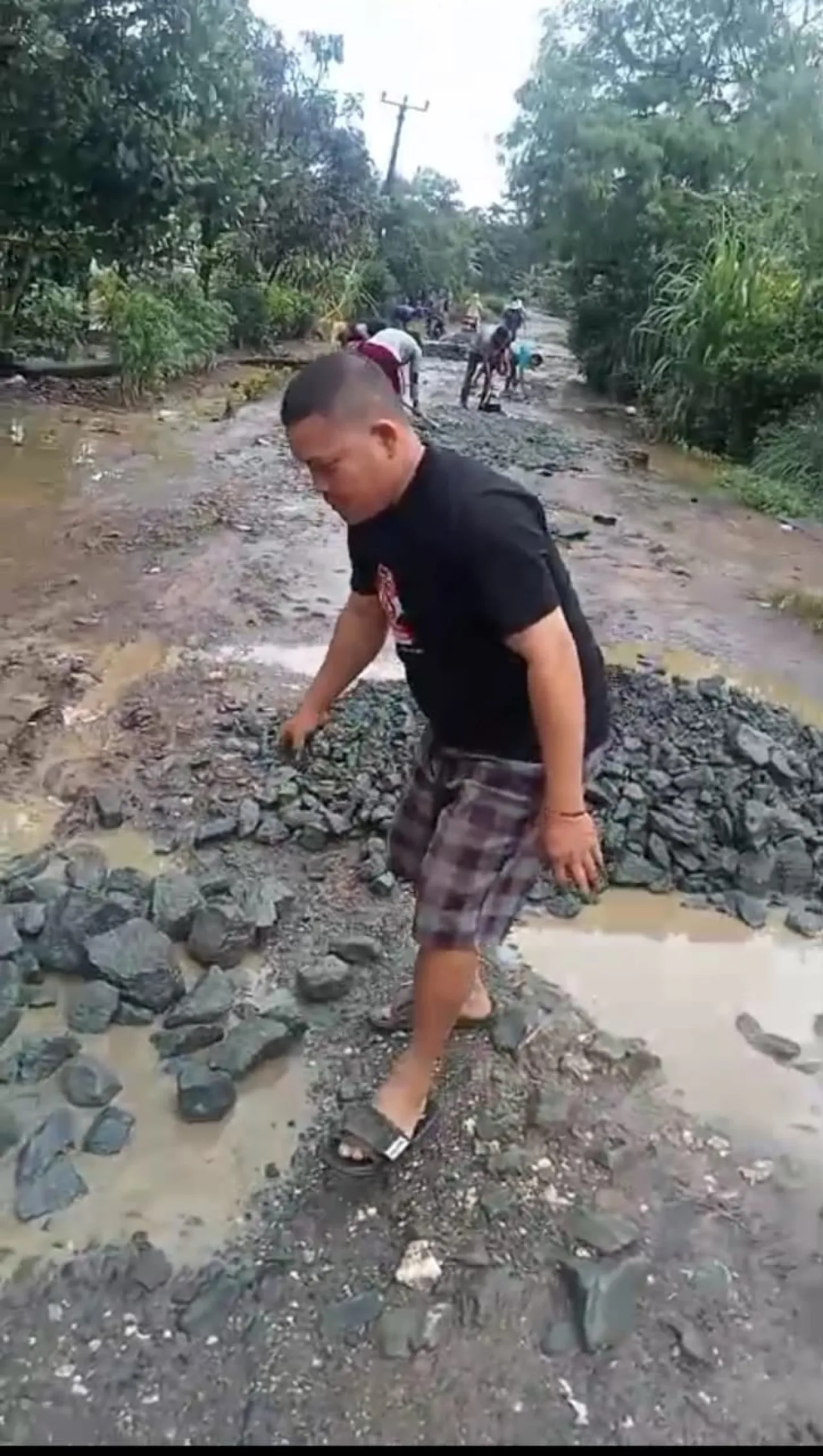 Warga Ciundil Apresiasi Bantuan Material dari DPRD Kabupaten Pandeglang Wawan Sugiawan,S,Ag