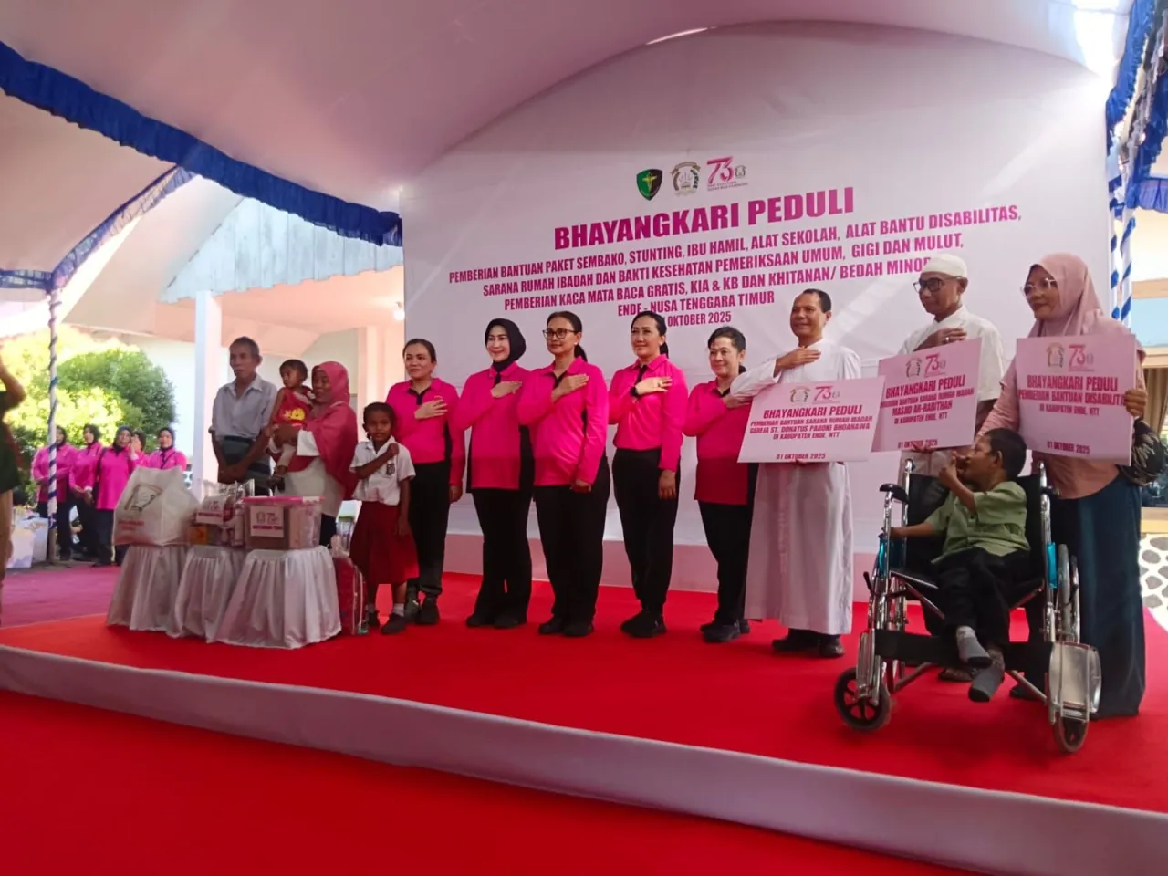 Ketua Umum Bhayangkari Salurkan 5.000 Paket Bansos, Gelar Bakti Kesehatan dan Religi di NTT