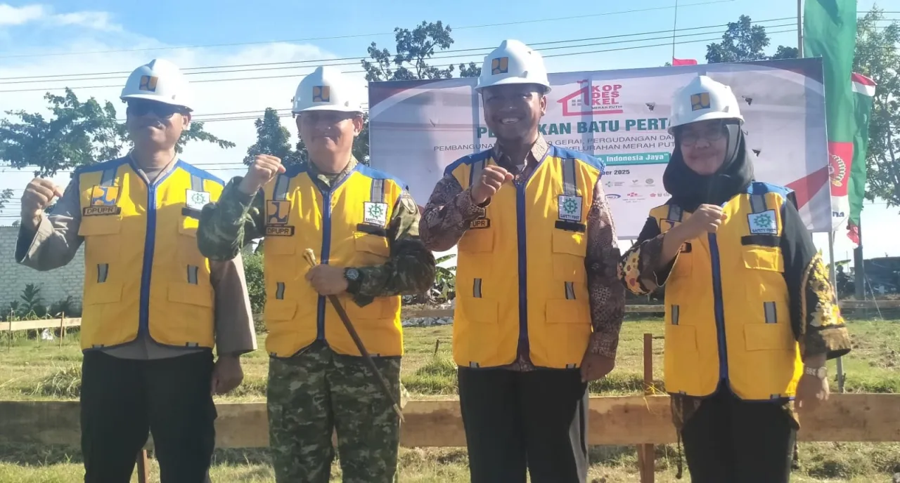 Dukung Program Pusat, Wabup Sampang Pimpin Peletakan Batu Pertama Kantor Koperasi Merah Putih di Desa Taddan