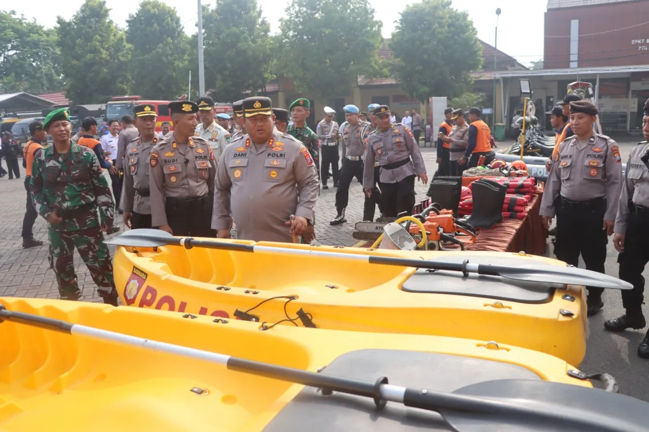 Kapolres Pasuruan Pimpin Apel Kesiapan Tanggap Darurat Bencana 2025