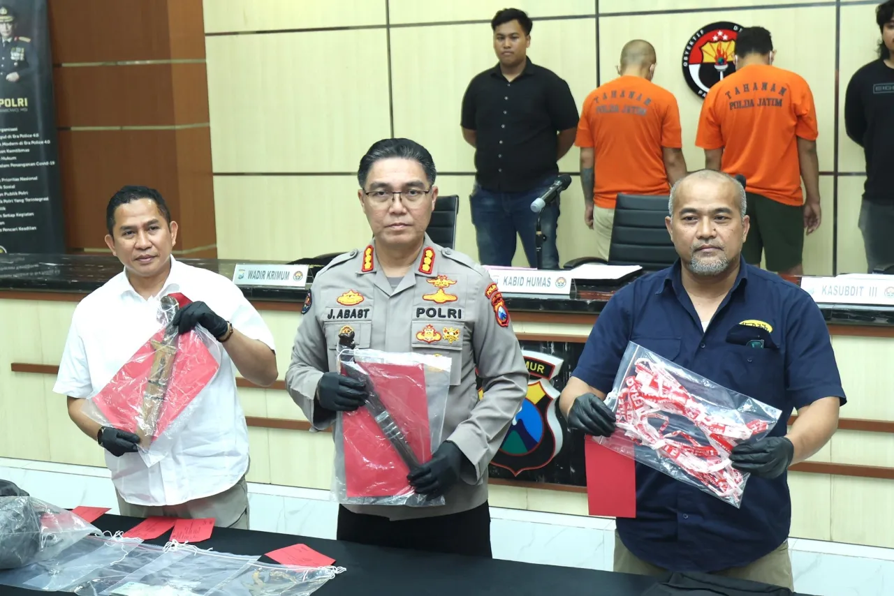 Polda Jatim Ungkap Sindikat Pencurian Bersenjata di Minimarket Lintas Provinsi