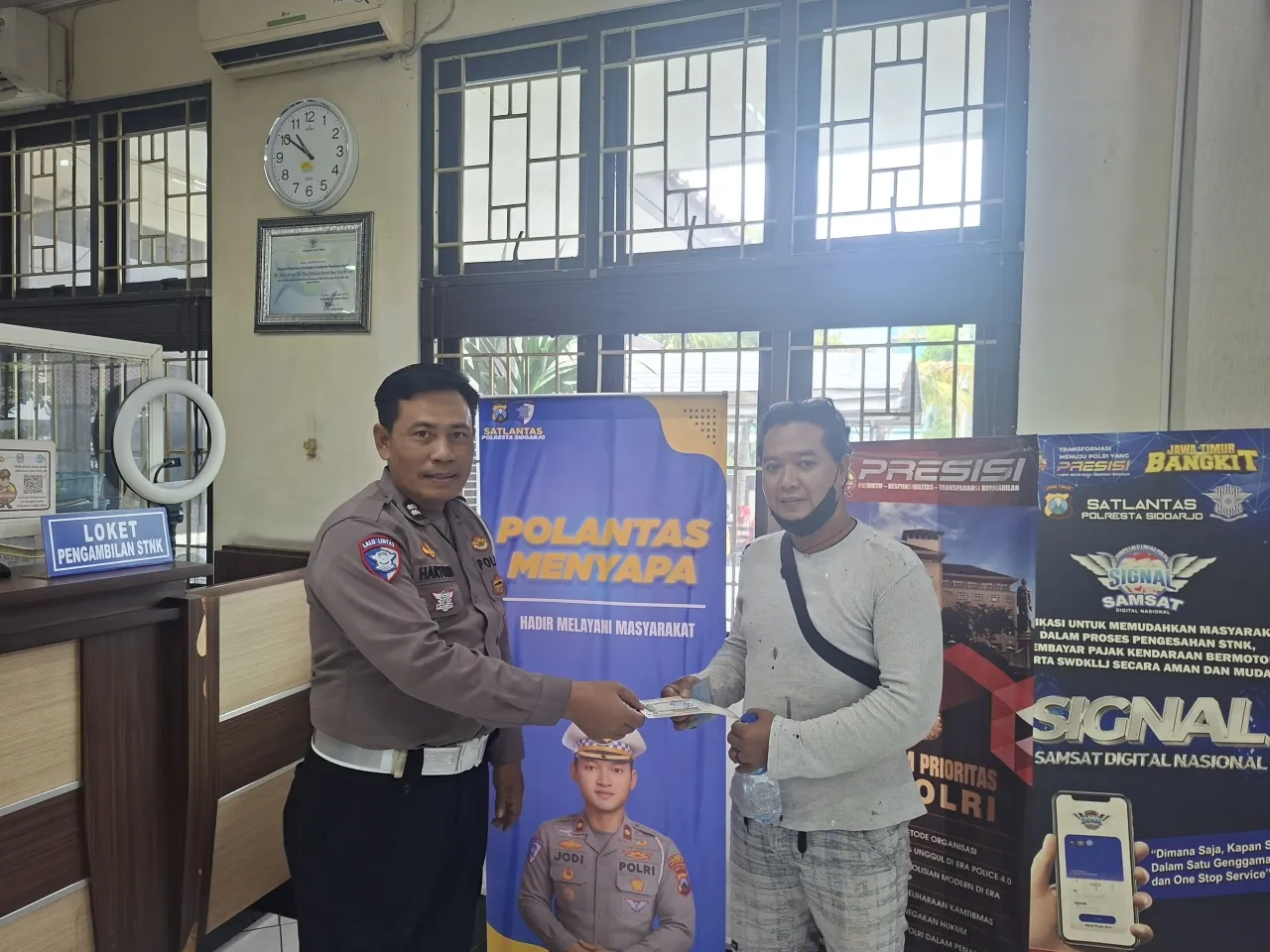 “Polantas Menyapa”, Langkah Polresta Sidoarjo Wujudkan Pelayanan Samsat yang Humanis dan Bebas Calo