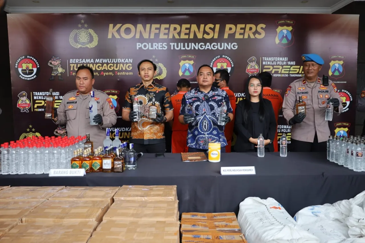 Polres Tulungagung Ungkap Jaringan Penjualan Miras COD Berbasis Media Sosial