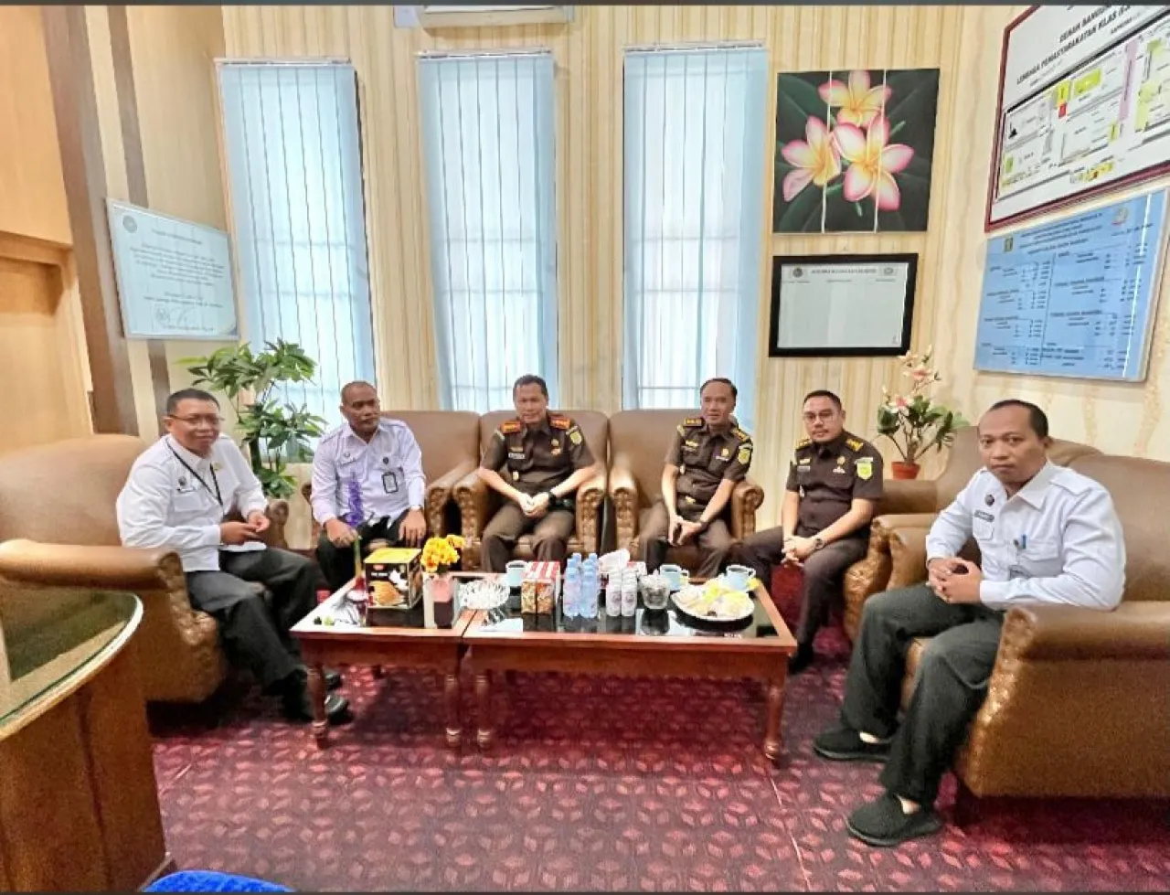 Perkuat Sinergitas Antar Aparat Penegak Hukum, Kalapas Narkotika Pamekasan Lakukan Silaturahmi dengan Kejari