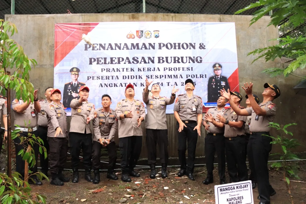 Peserta Didik Sespimma Lepas 125 Burung di Polres Malang Jaga Keseimbangan Alam