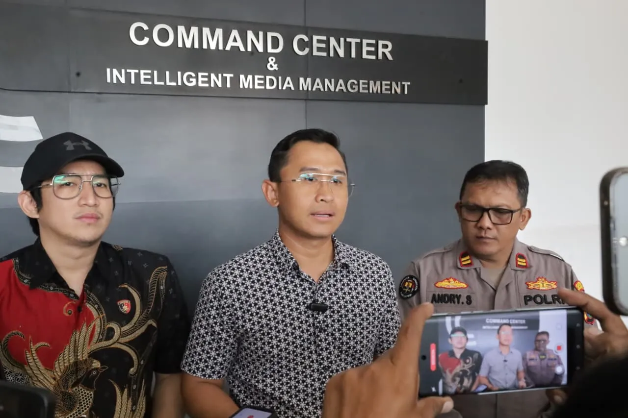 Polrestabes Surabaya Amankan Dua Orang Terduga Pencuri Puluhan Lampu Kota Lama