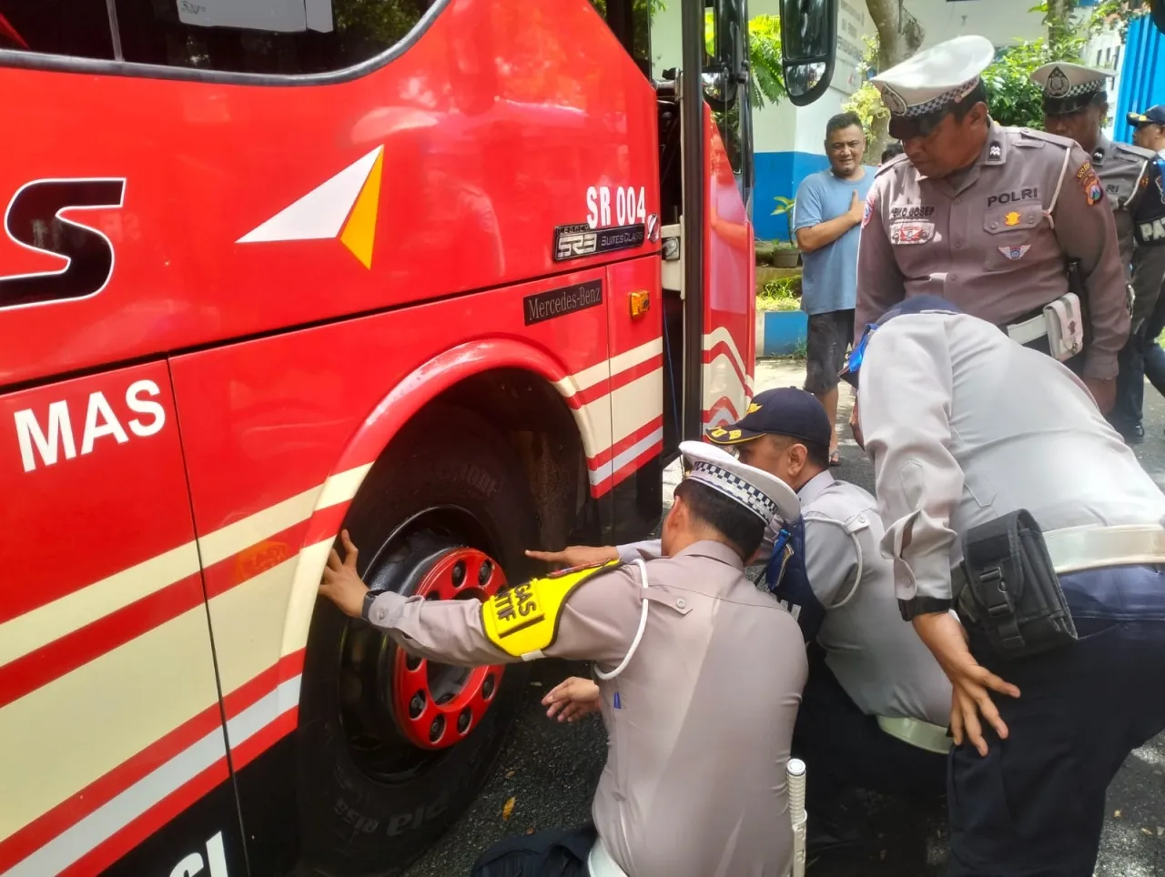 Operasi Zebra Semeru Polres Malang Gelar Ramp Check di Terminal Kepanjen