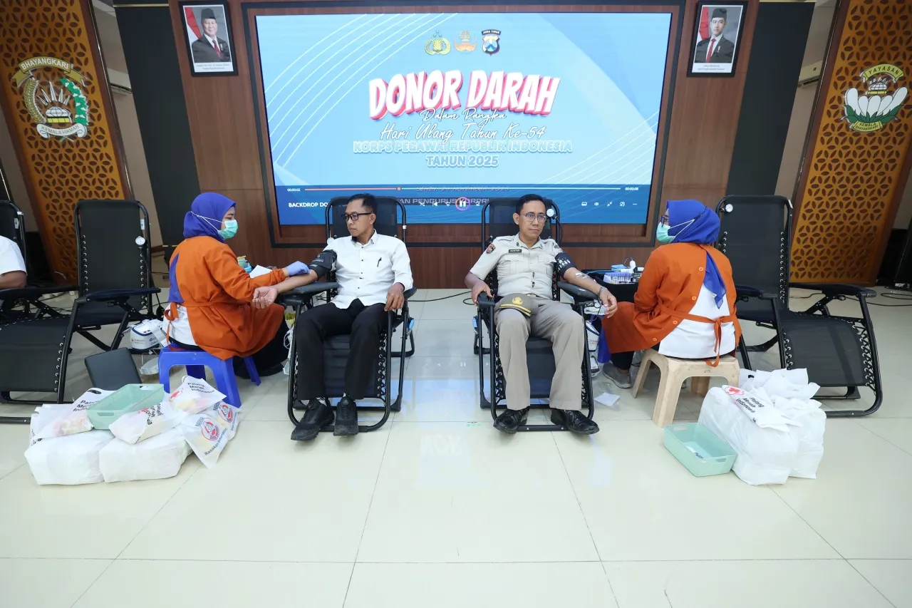 Polda Jatim Gelar Donor Darah Sambut HUT Korpri ke-54