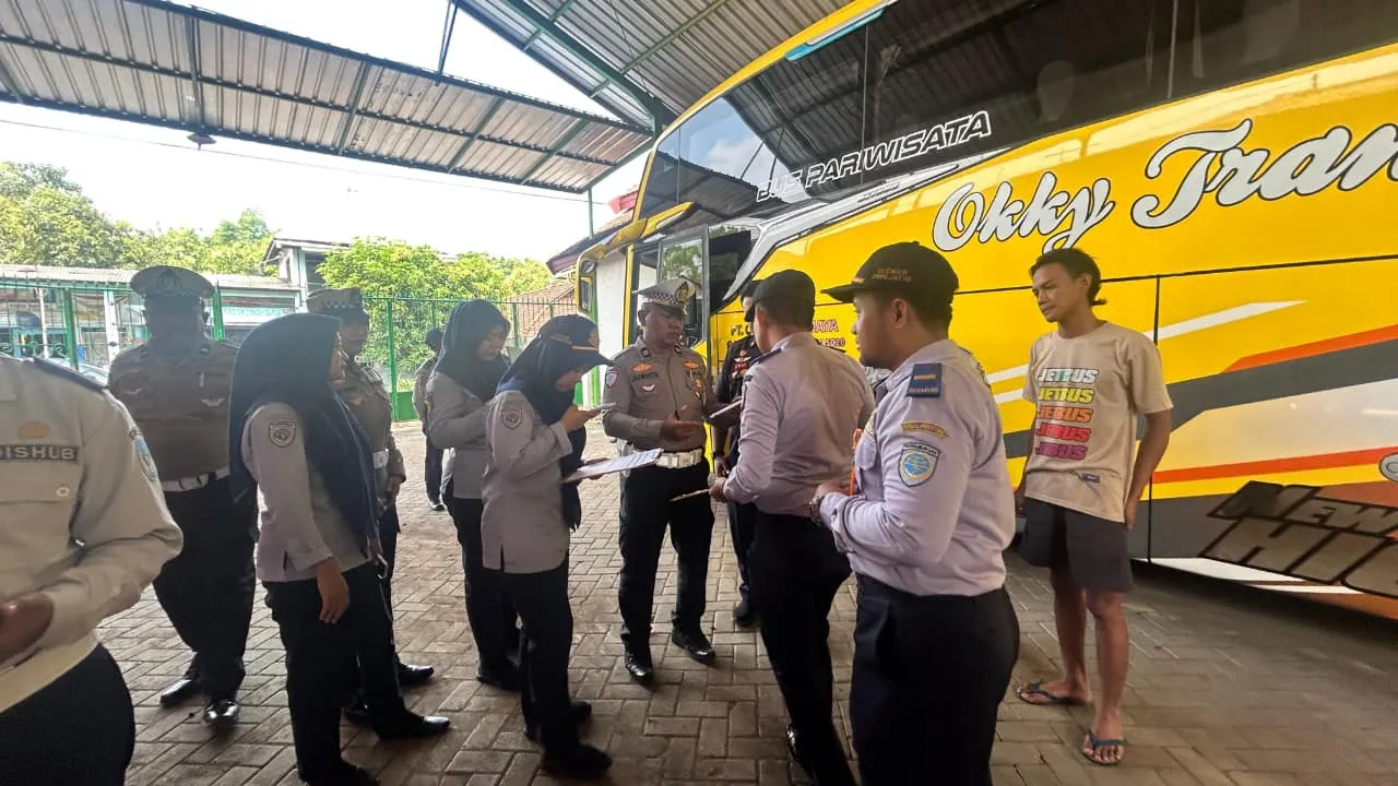 Jelang Operasi Lilin Semeru 2025, Polres dan Dishub Nganjuk "Geruduk" Garasi PO Bus, Pastikan Armada Nataru Laik Jalan