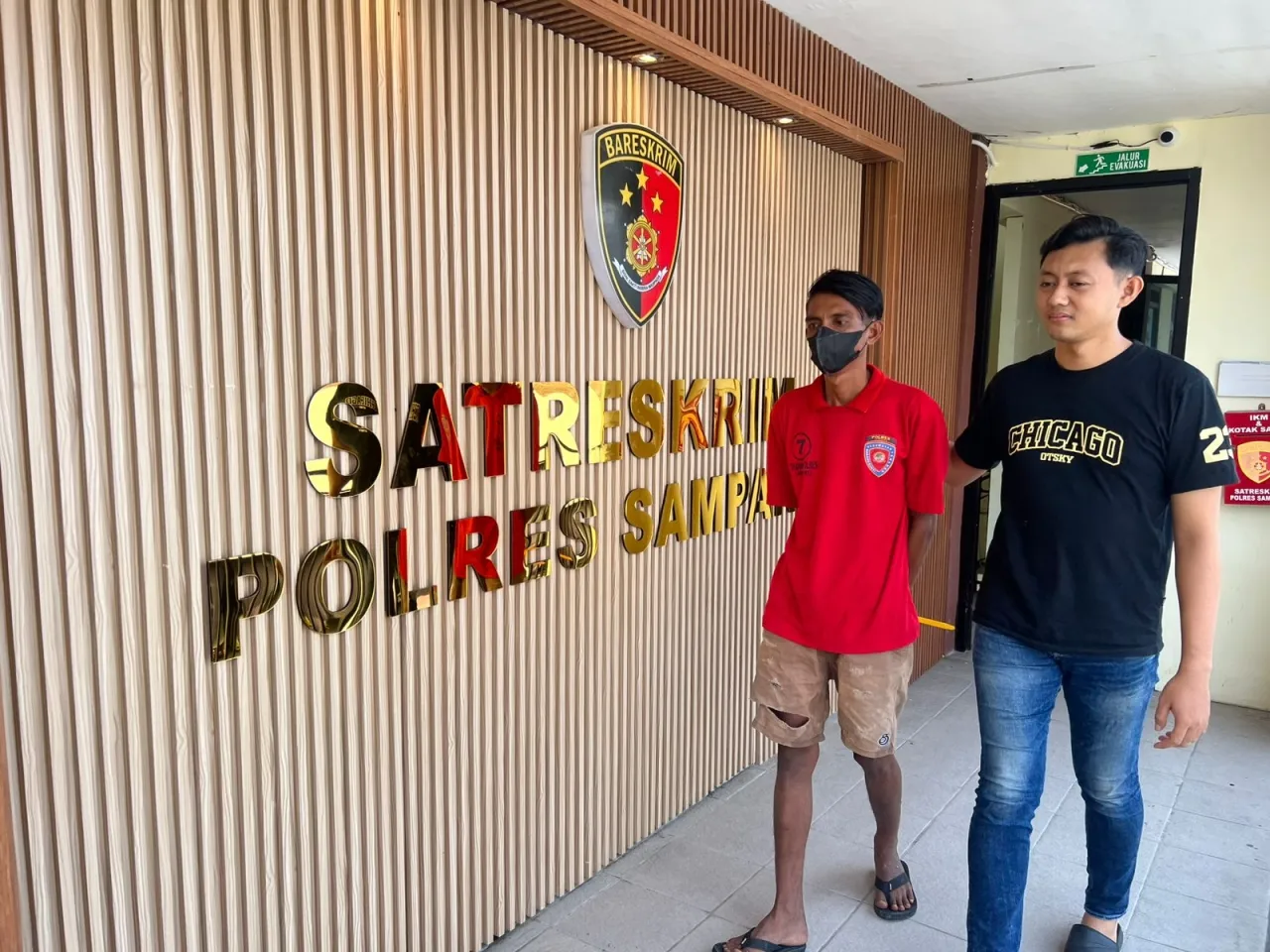 Satreskrim Polres Sampang Amankan Pelaku Curat Gudang Material