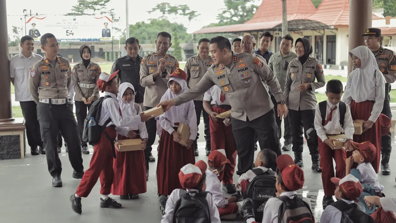 Kapolres Blitar Beserta PJU Sambut Kunjungan Edukatif SD Negeri Pojok 01 Kabupaten Blitar