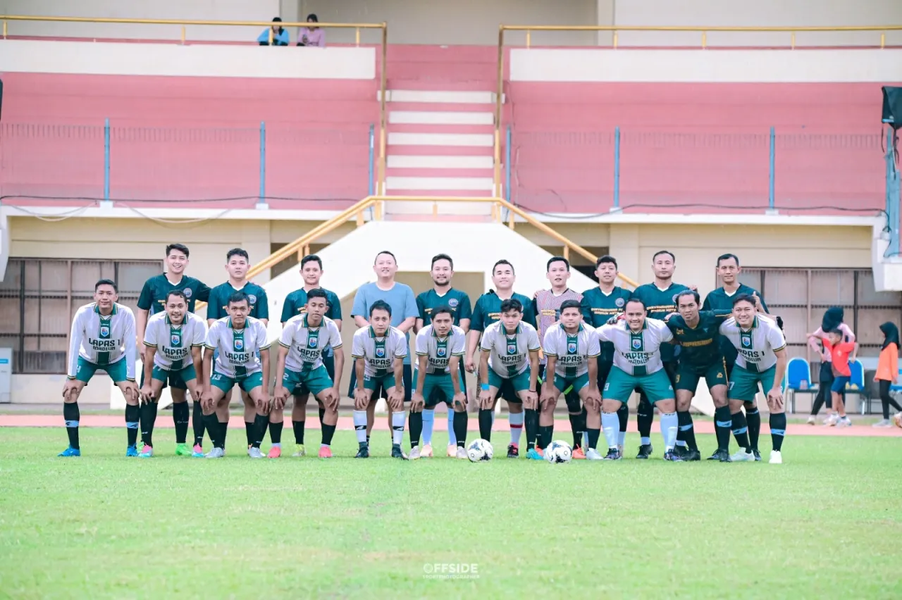 Sinergi dan Sehat Bersama, Lapas I Madiun Gelar Laga Sepak Bola Persahabatan dengan Polres Madiun Kota