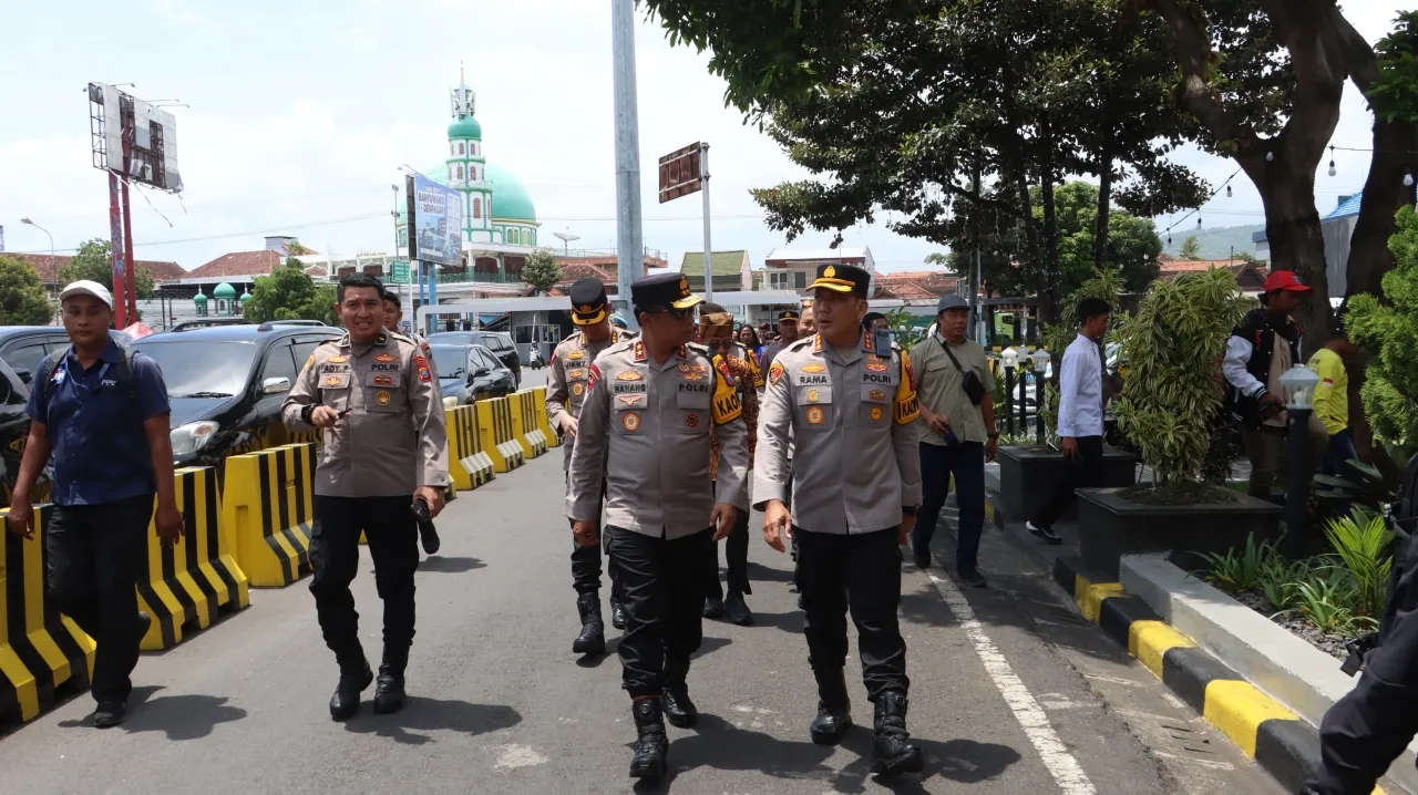 Kapolda Jatim Tinjau Pos Terpadu Pelabuhan Ketapang Pastikan Puncak Nataru Aman Lancar