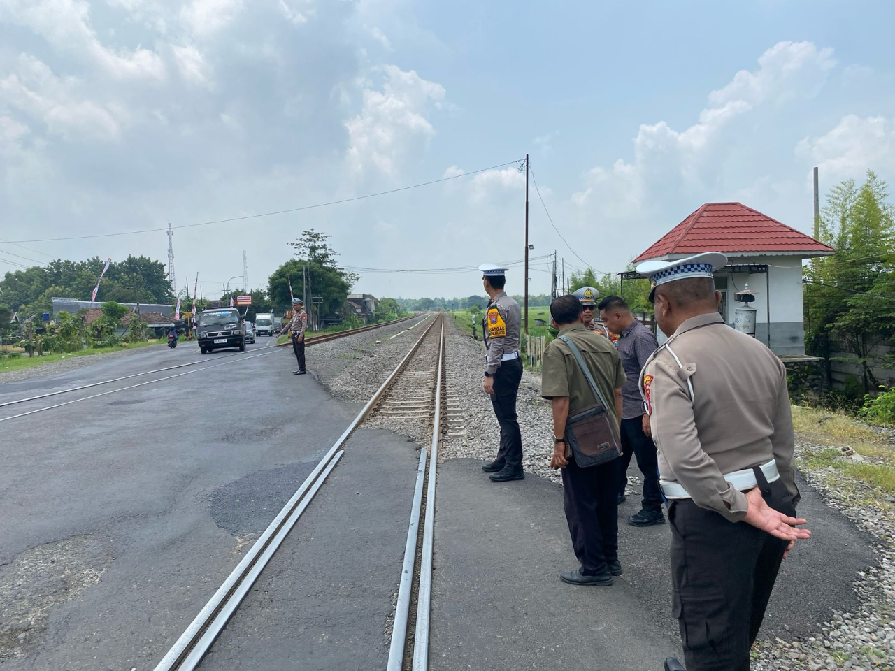 Kapolda Jatim Tinjau Pos Pelayanan Ops Ketupat Semeru 2025 di Masjid Cheng Hoo Pandaan