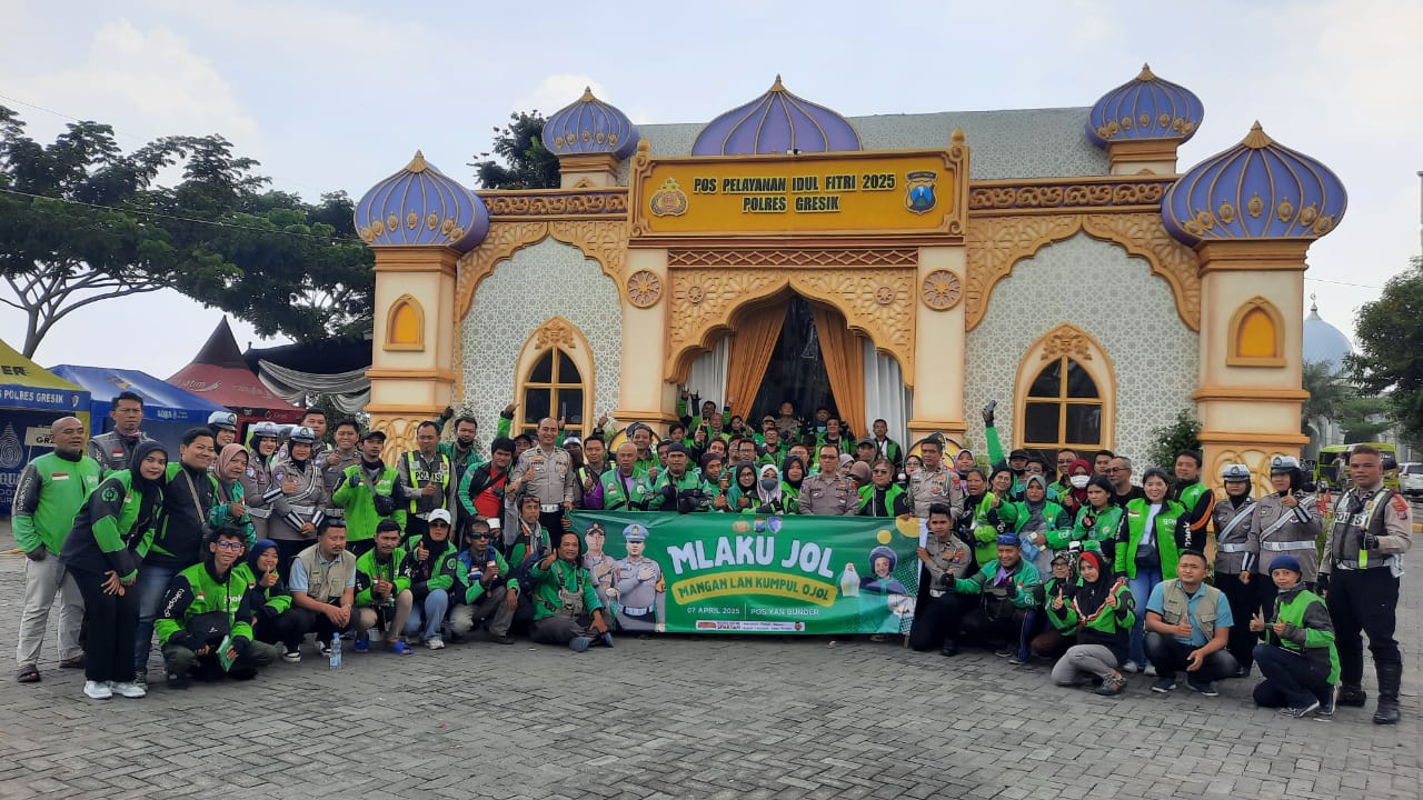 Satlantas Polres Gresik Gelar “MLAKU JOL” Bersama Ratusan Driver Ojol di Posyan Ops Ketupat Semeru 2025