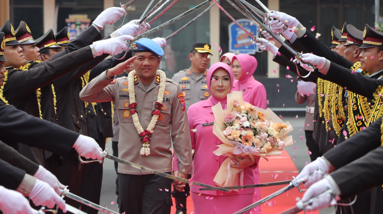 Serah Terima Jabatan Kapolres Nganjuk Digelar dengan Tradisi Kehormatan
