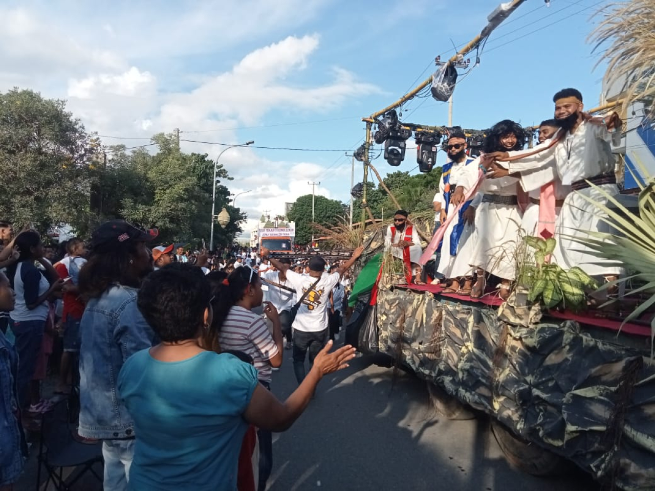 Ribuan warga masyarakat Kota Kupang Tumpah Ruah Padati jalannya Prosesi Paskah Pemuda GMIT 2025