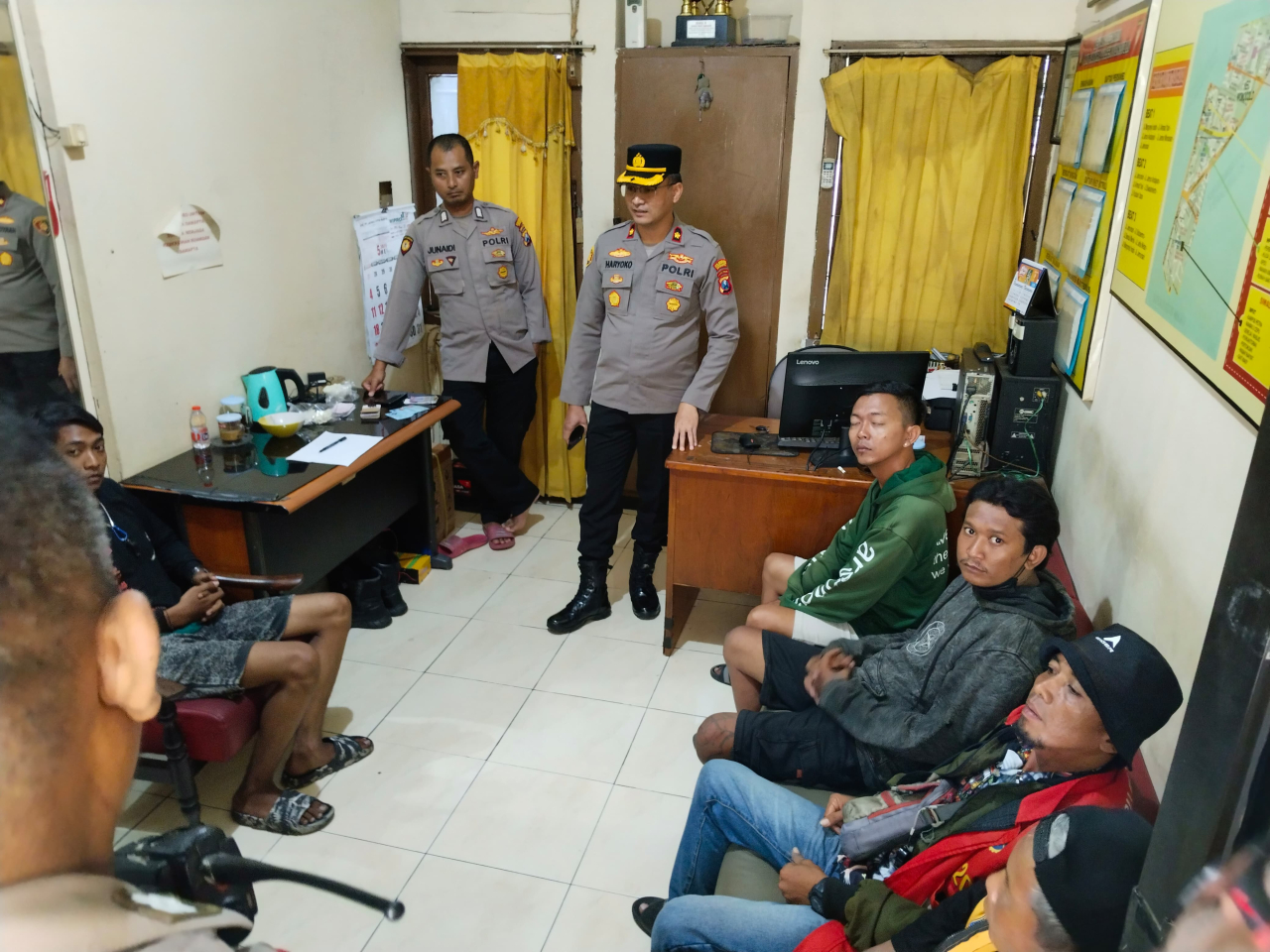 Operasi Pekat di Wilayah Wonocolo Tujuh Orang Terjaring dalam Upaya Penertiban Masyarakat