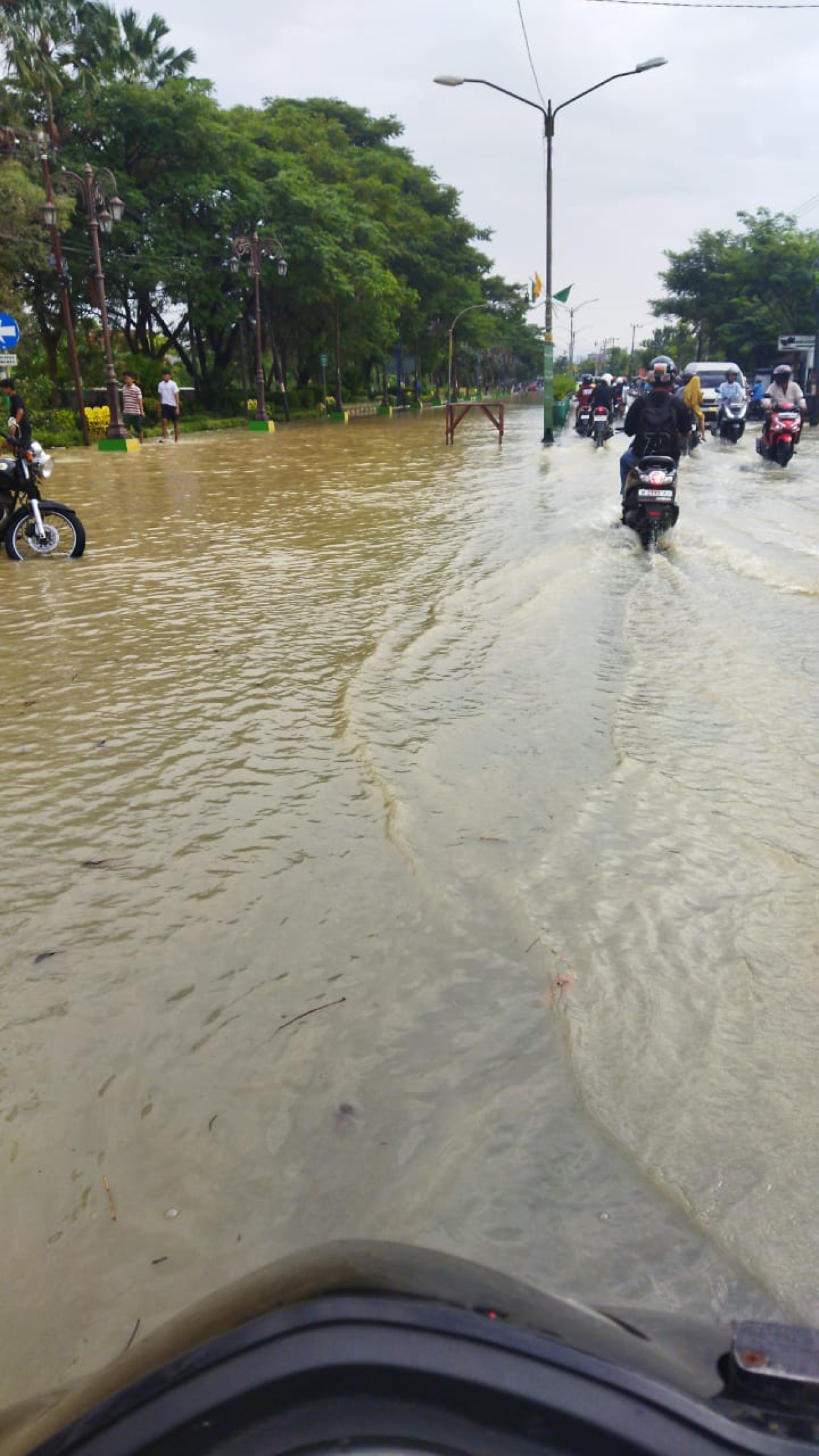 Bhabinkamtibmas Jogomerto Buka Saluran Dam, Dukung Ketahanan Pangan Nasional