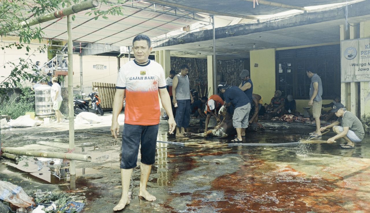 Warga Kampung Kodo Lingkungan 1 Manado Gelar Penyembelihan 11 Hewan Kurban