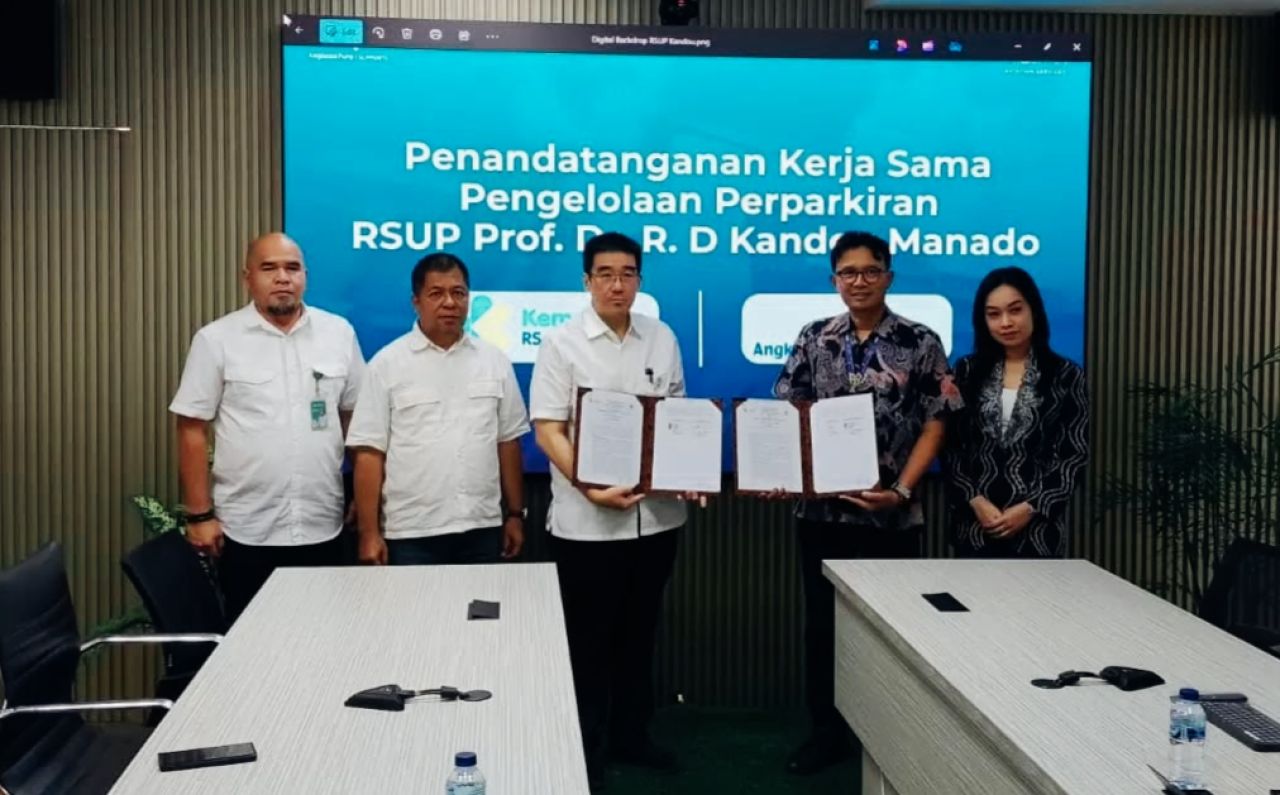 Penandatanganan adendum pengurangan harga sebesar 50 persen untuk tarif parkir RSUP Prof Kandou Manado dengan PT Angkasa Pura Support di Jakarta, Kamis (26/06/25).