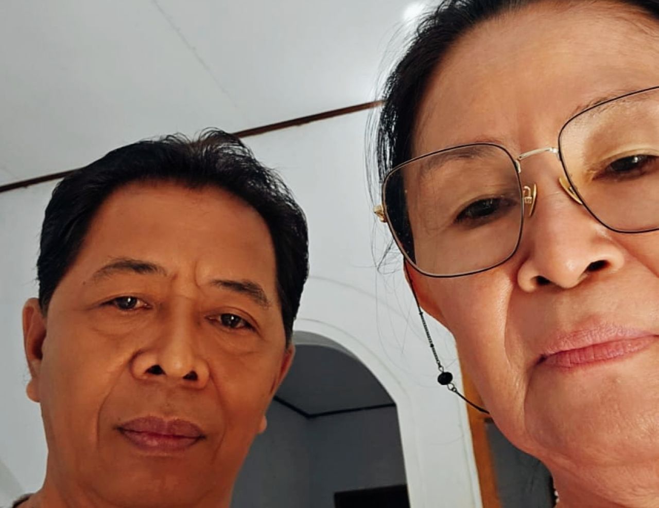 Elisabet Laluyan (Ci Gin) saat menerima kedatangan Rony Sinadia, Perwakilan PT HWR yang berupaya menawarkan harga tanah di lokasi Pasolo pada 12 Januari 2025 lalu.