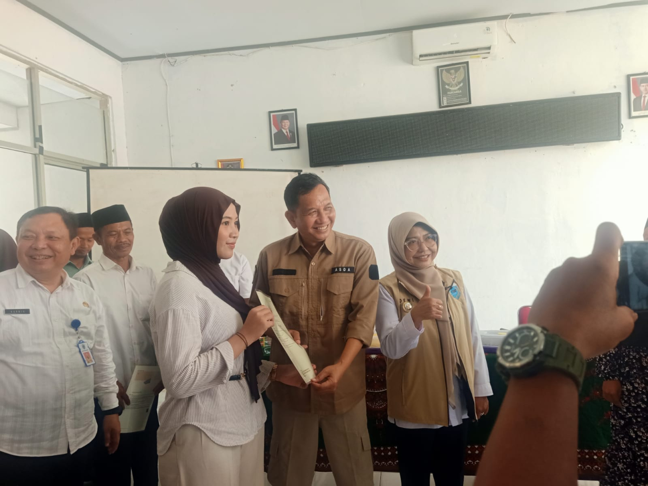 Bupati Pandeglang Hj.Rd.Dewi Setianios MA Kunjungi TK Nusa Indah dan program Sekolah Rakyat Desa Tangkilsari