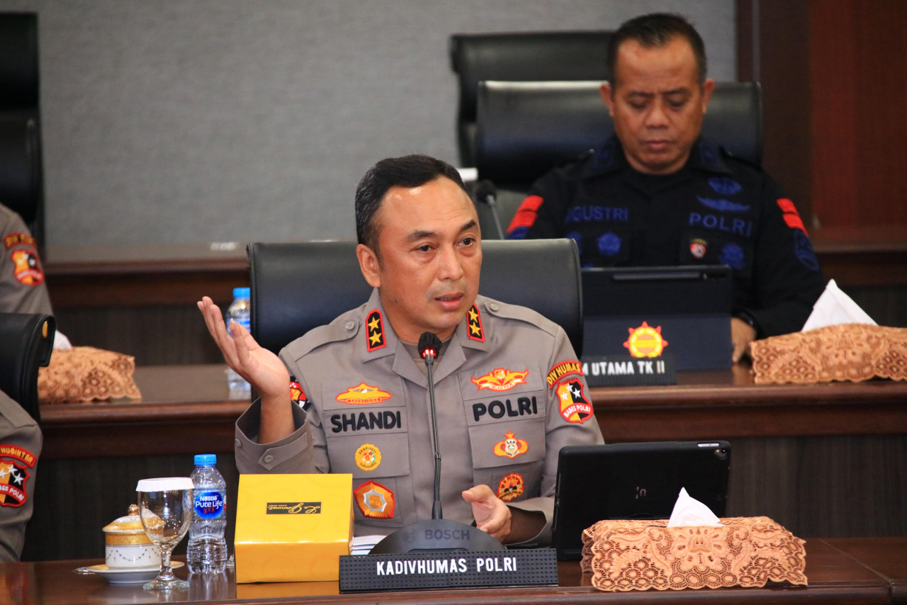 Kapolri Berikan Pelayanan Kesehatan Gratis Bagi Ribuan Orang Hari Ini