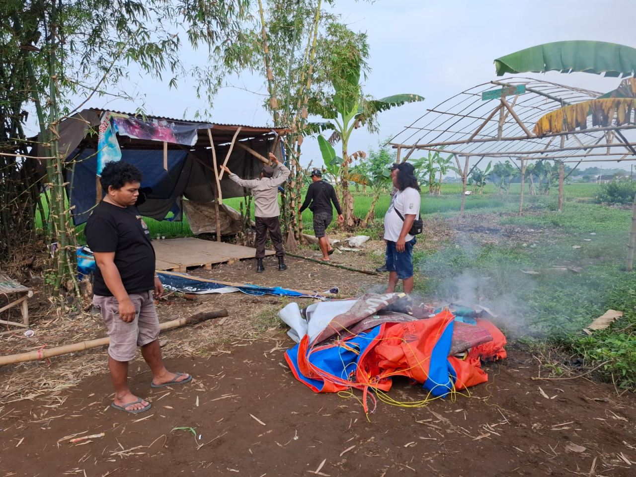 Polsek Sukomoro Bongkar Arena Judi Sabung Ayam dan Dadu di Timur Punden Sukomoro