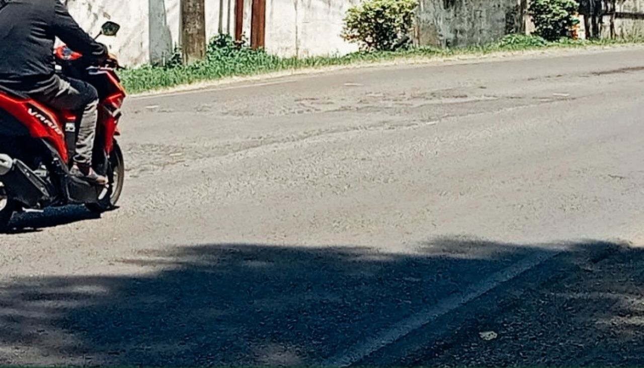 Kondisi ruas jalan di depan PT Sinar Purefoods yang dilakukan oleh Balai Pelaksana Jalan Nasional (BPJN) Sulut pada Senin 7 Juli 2025 pekan depan.
