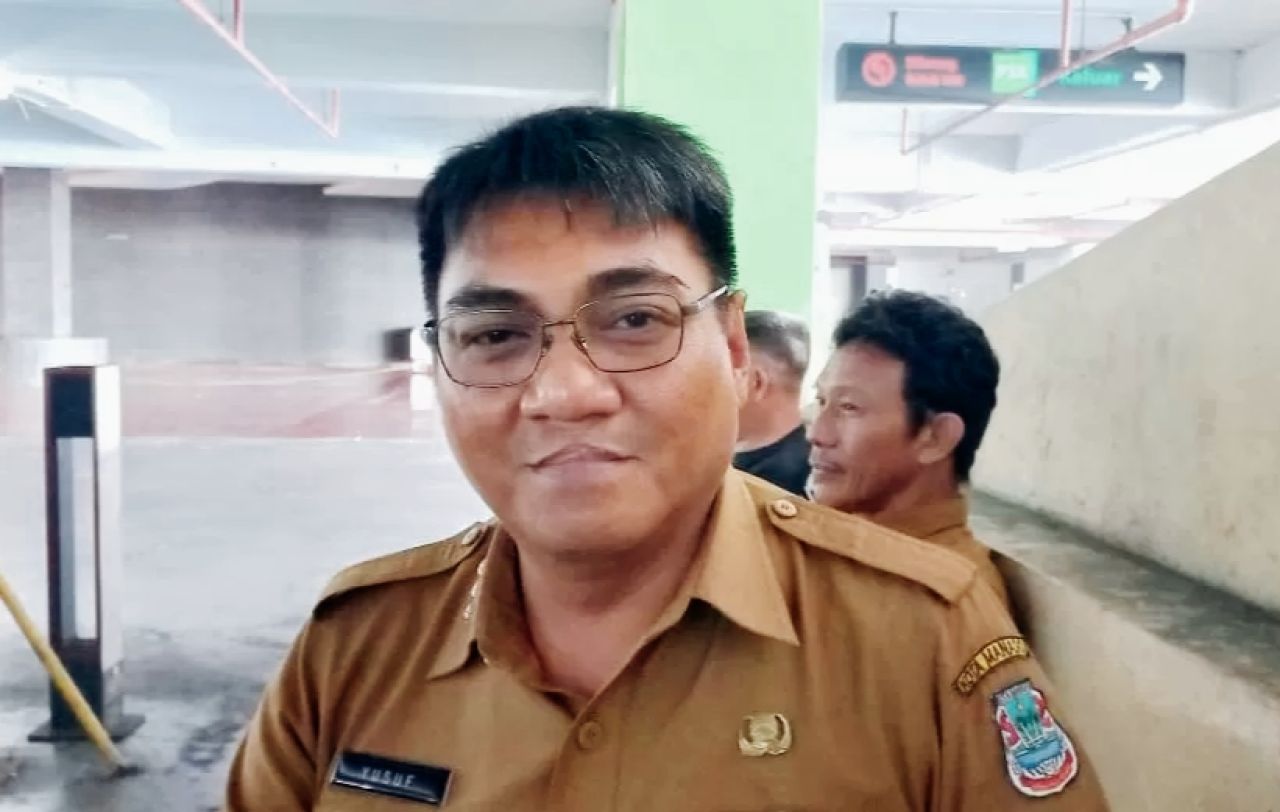 Camat Malalayang Yusuf Kopitoy SH. MH